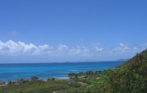  Depuis Canouan en regardant vers le sud on apercoit les Tobago Cays