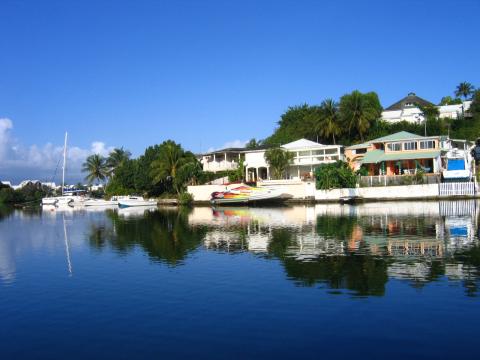 La darse du lagon bleu  la marina du bas du Fort  Pointe  Pitre
