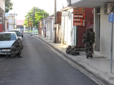 Les manoeuvres Dans les rues de Grand Bourg