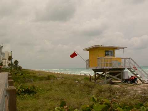 A Miami beach comme partout  par grand vent la baignade est interdite.