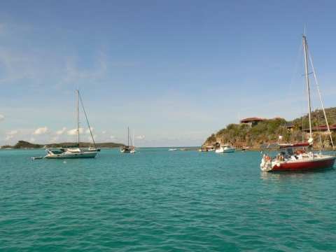 Taoumé et Balade au mouillage à Eustatia.